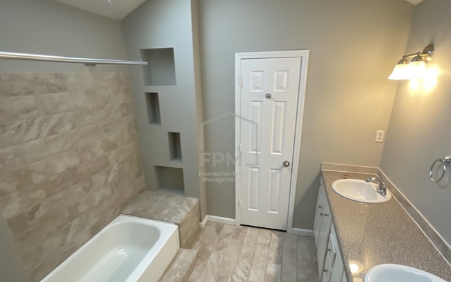 Building Photo - 7089 Cobblestone Dr