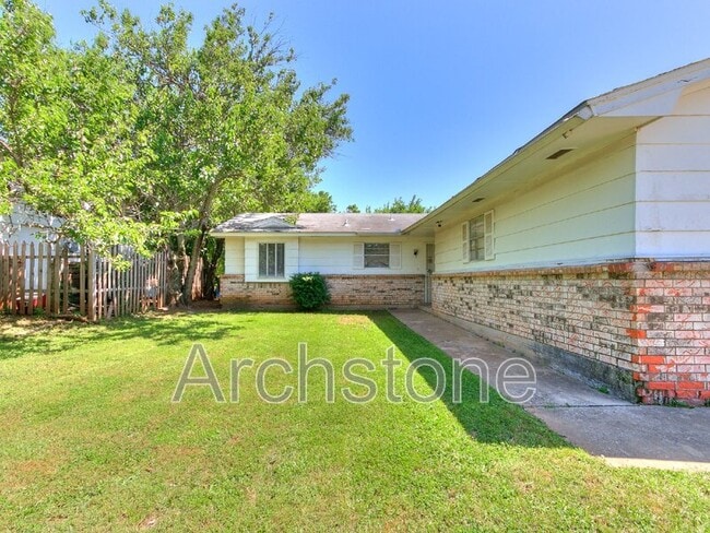 Building Photo - 8814 NE 13th St