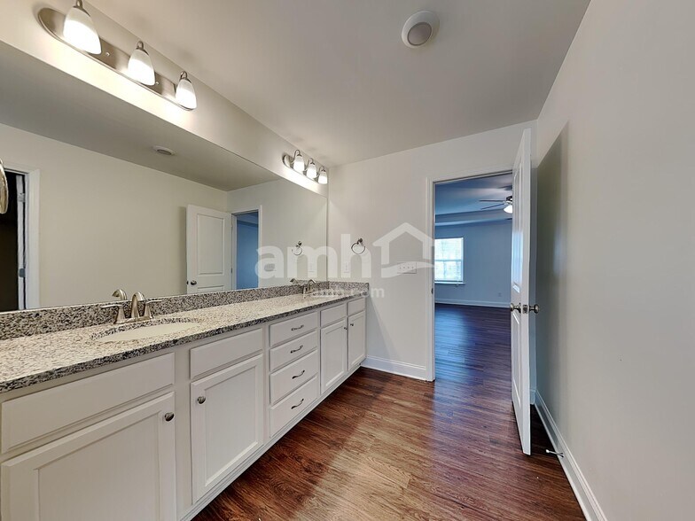 Building Photo - 2150 Brook Enclave Trail