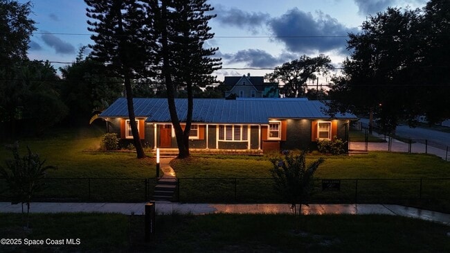 Building Photo - 1712 Pineapple Ave