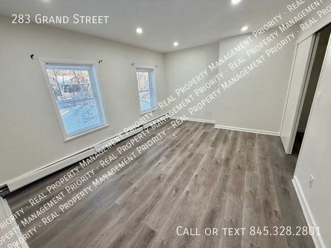 Building Photo - 283 Grand St