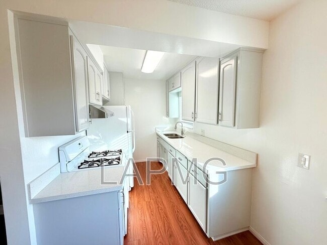 Building Photo - 2707 Pomeroy Ave