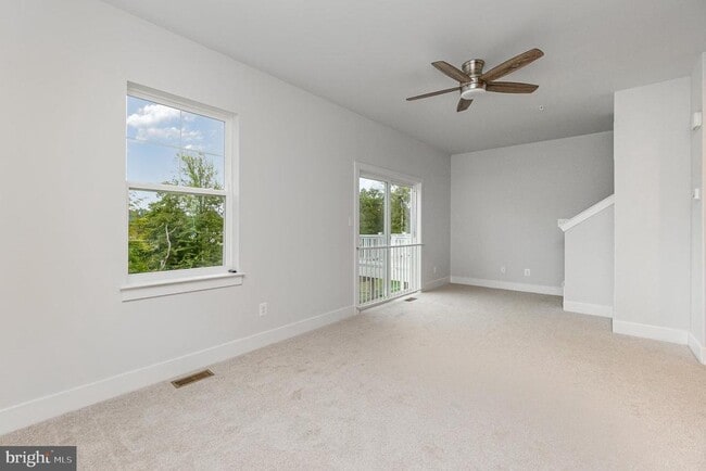 Building Photo - 606 Snapdragon Ct