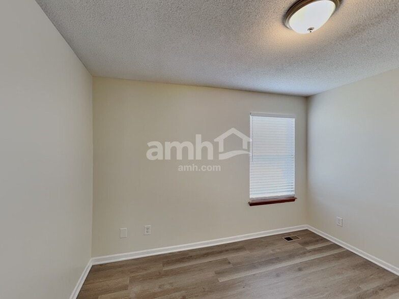 Building Photo - 713 Derby St