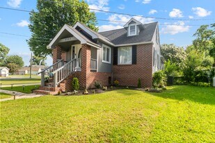 Building Photo - 2209 Monocacy Rd
