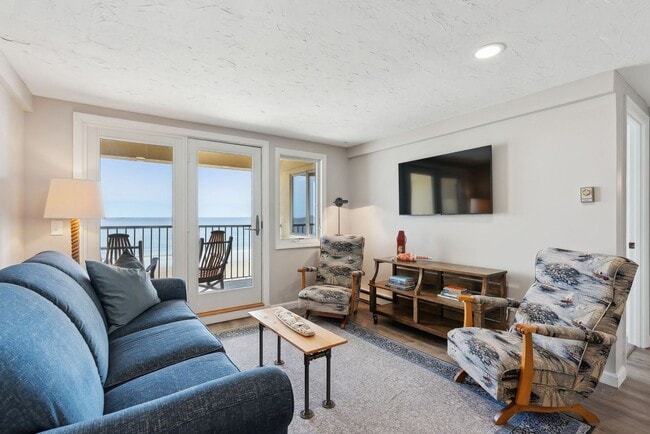 Building Photo - Fully Furnished Oceanfront 2 bed/2 bath