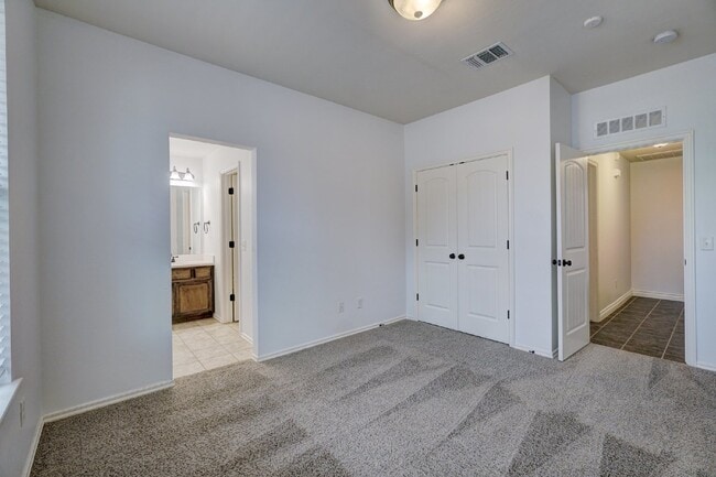 Building Photo - 3900 Sierra Vista Way