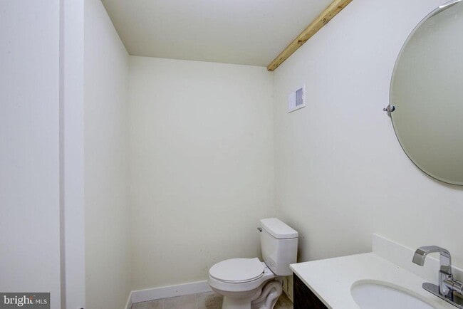 Building Photo - 29 Independence Ct