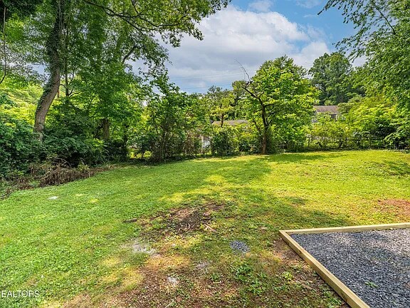 Building Photo - 502 Hayworth Dr