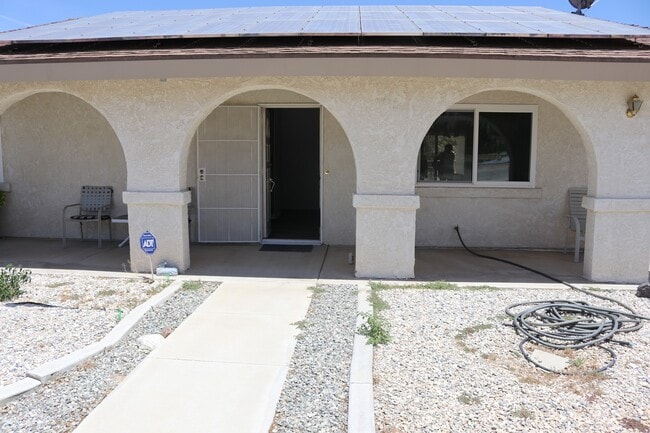 Building Photo - 4 bedrooms House for rent