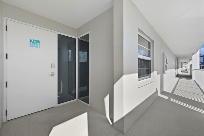 Building Photo - Naples Continental - Condo on the beach!!