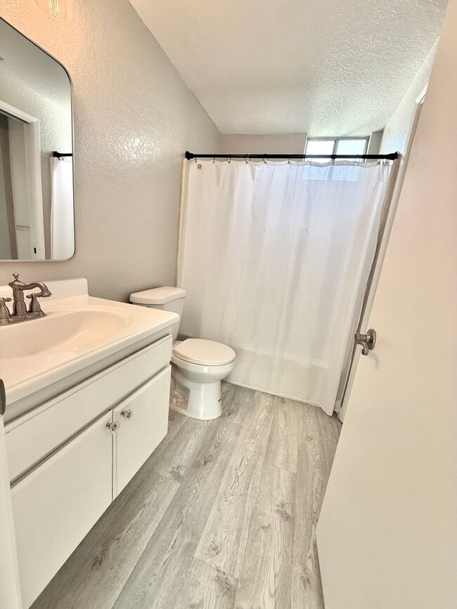 Building Photo - Beautiful 3 bedroom, 3 bath condo in Grand...