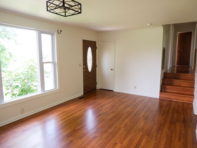 Building Photo - MOVE IN SPECIAL for: 3 Bedroom House Avail...