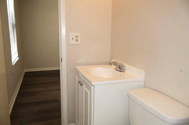 Building Photo - 7731 Melanie St
