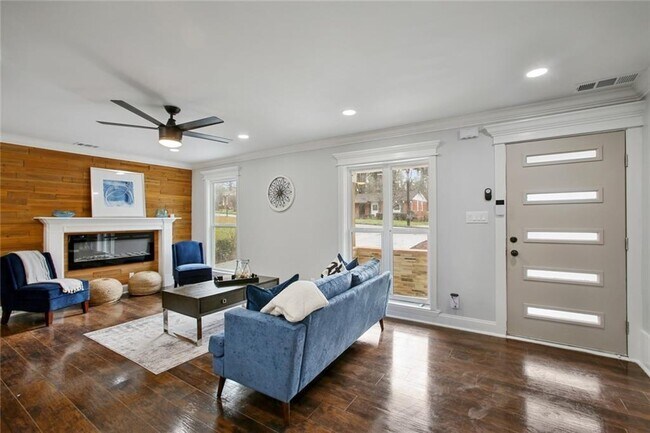 Building Photo - 3499 Fairlane Dr NW