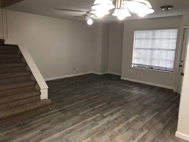Building Photo - 862 Commonwealth Ct