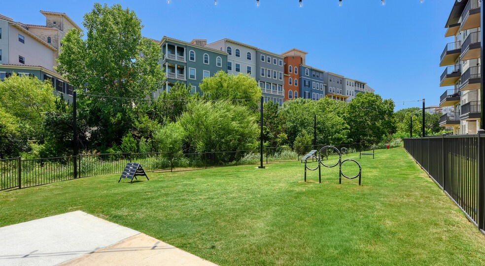 Building Photo - 18111 La Cantera Terrace