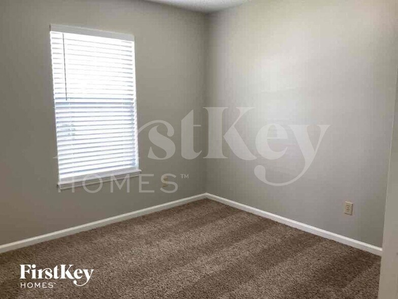 Building Photo - 2225 Pierce Arrow Dr