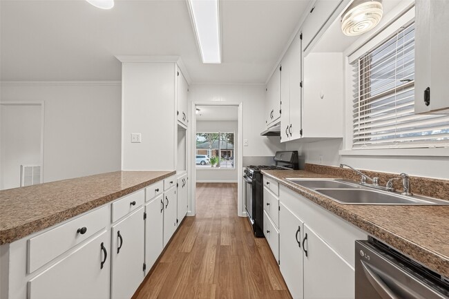 Building Photo - 1411 Mimosa Ln