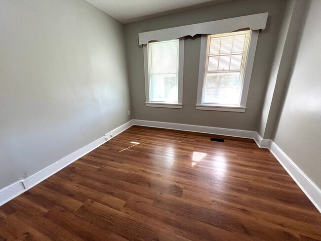 Building Photo - Newly Renovated 3 Bedroom Home in Lawrence...