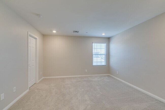 Building Photo - Bright & Spacious 3-Bedroom Home in Inspirada