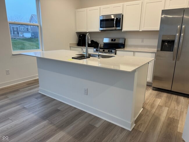 Building Photo - 2925 Grand Rdg Dr