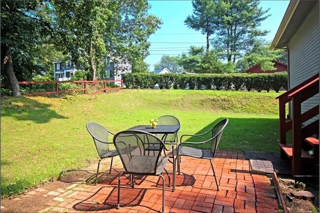 Building Photo - 88 St Mary St