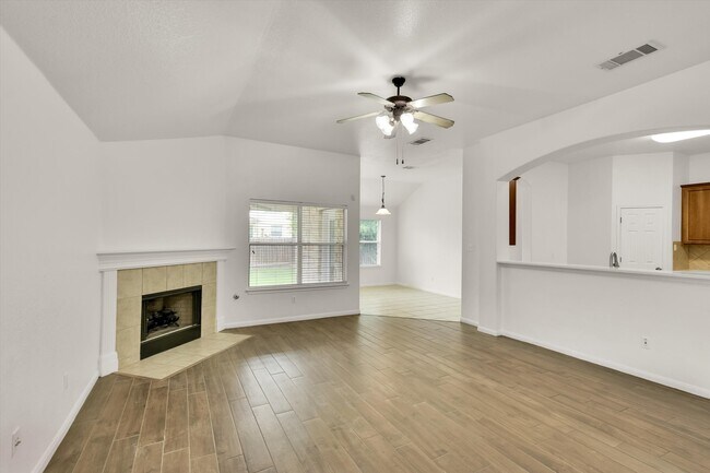 Building Photo - 808 Meadow Bluff Ct