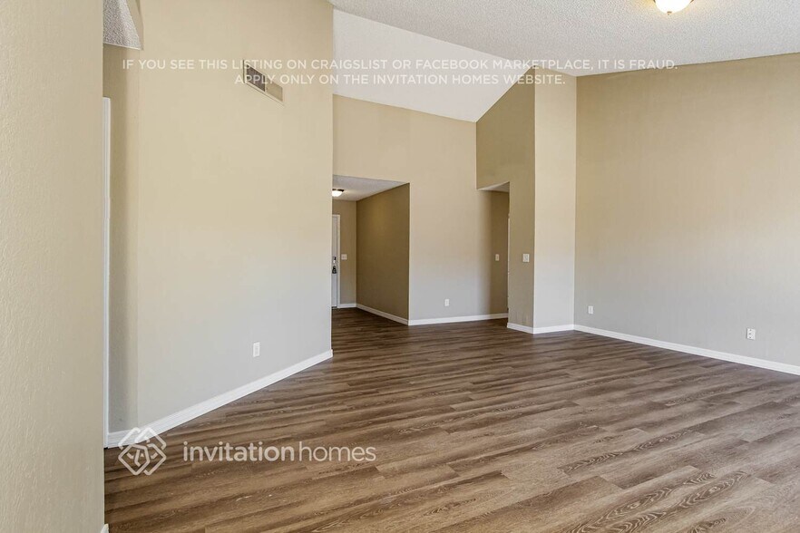 Building Photo - 8939 W Vogel Ave