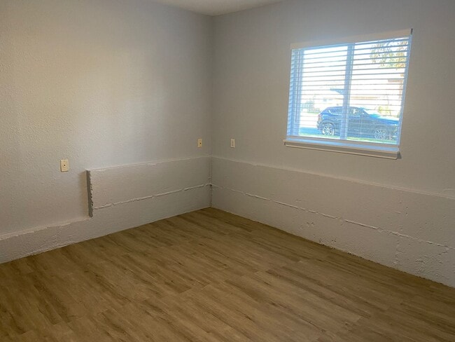 Building Photo - 4bd/1.75ba Carnation House