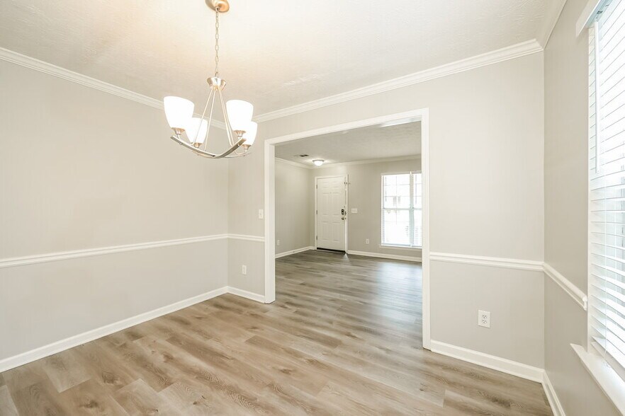 Building Photo - 2092 Wedgewood Dr