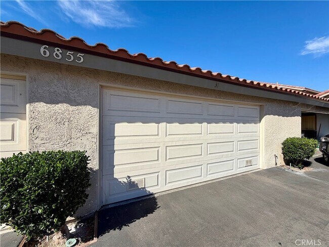 Building Photo - 6855 Valley Circle Blvd