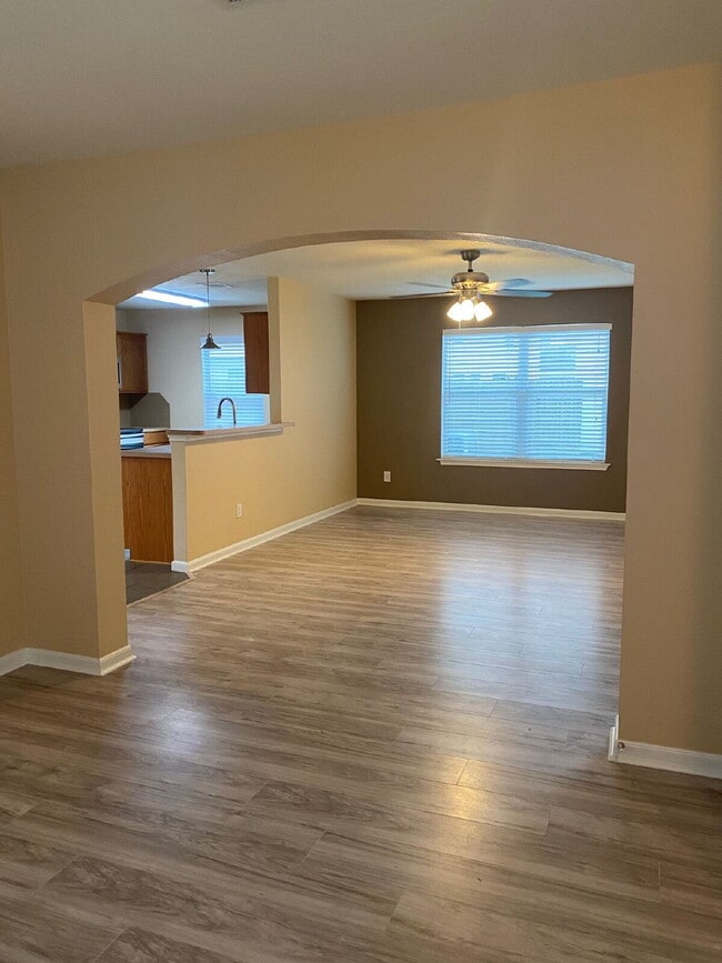 Building Photo - Spacious 4Bed, 2.5 Bath plus Bonus Room, 2-story home in the desirable Remington Grove community!