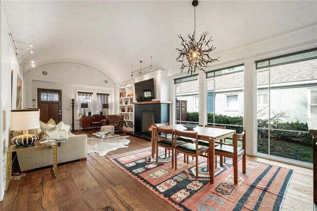 Building Photo - 212 Geneva St