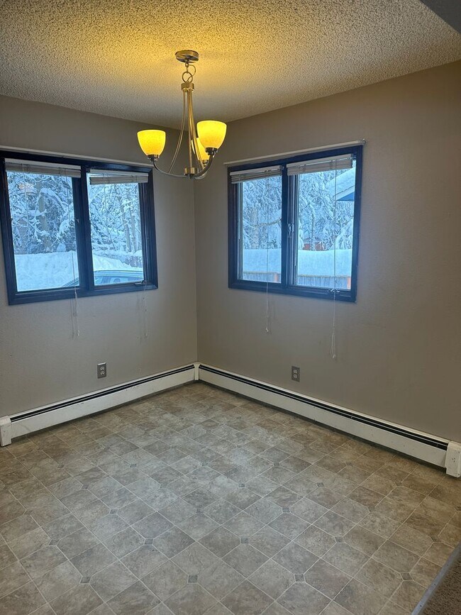 Building Photo - 4943-4945 Vance Dr - SL70/30