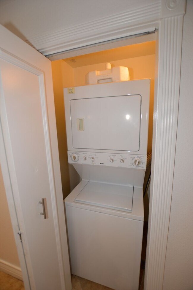 Building Photo - Meridian - Newly Remodeled Luxury Condo Re...