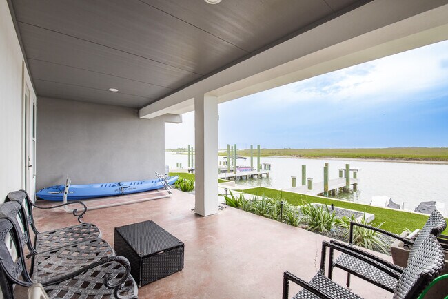 Building Photo - 14836 Granada Dr