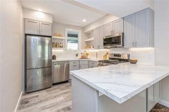 Building Photo - 2 Main St