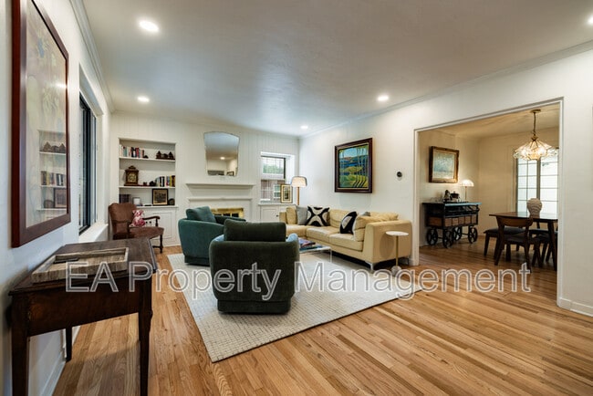 Building Photo - 520 San Pasquale Ave SW