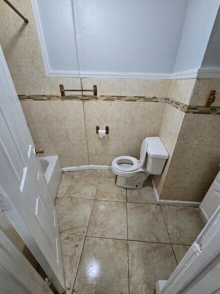 Building Photo - 588 S 10th St