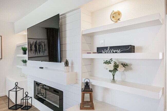 Building Photo - 5021 Libbey Dr