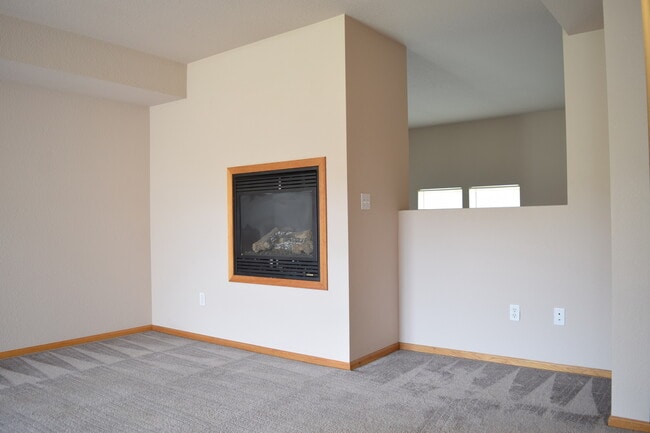 Building Photo - No Screening Fees! Beautiful 3 bed 2.5 bath townhome for rent!