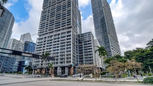 Building Photo - 495 Brickell Ave