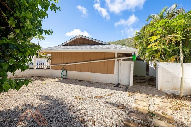 Building Photo - 741 Kapulena Loop