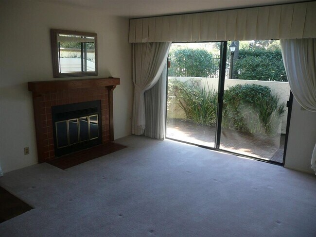 Building Photo - 2-Bedroom 1-Bathroom La Jolla UTC Condo wi...