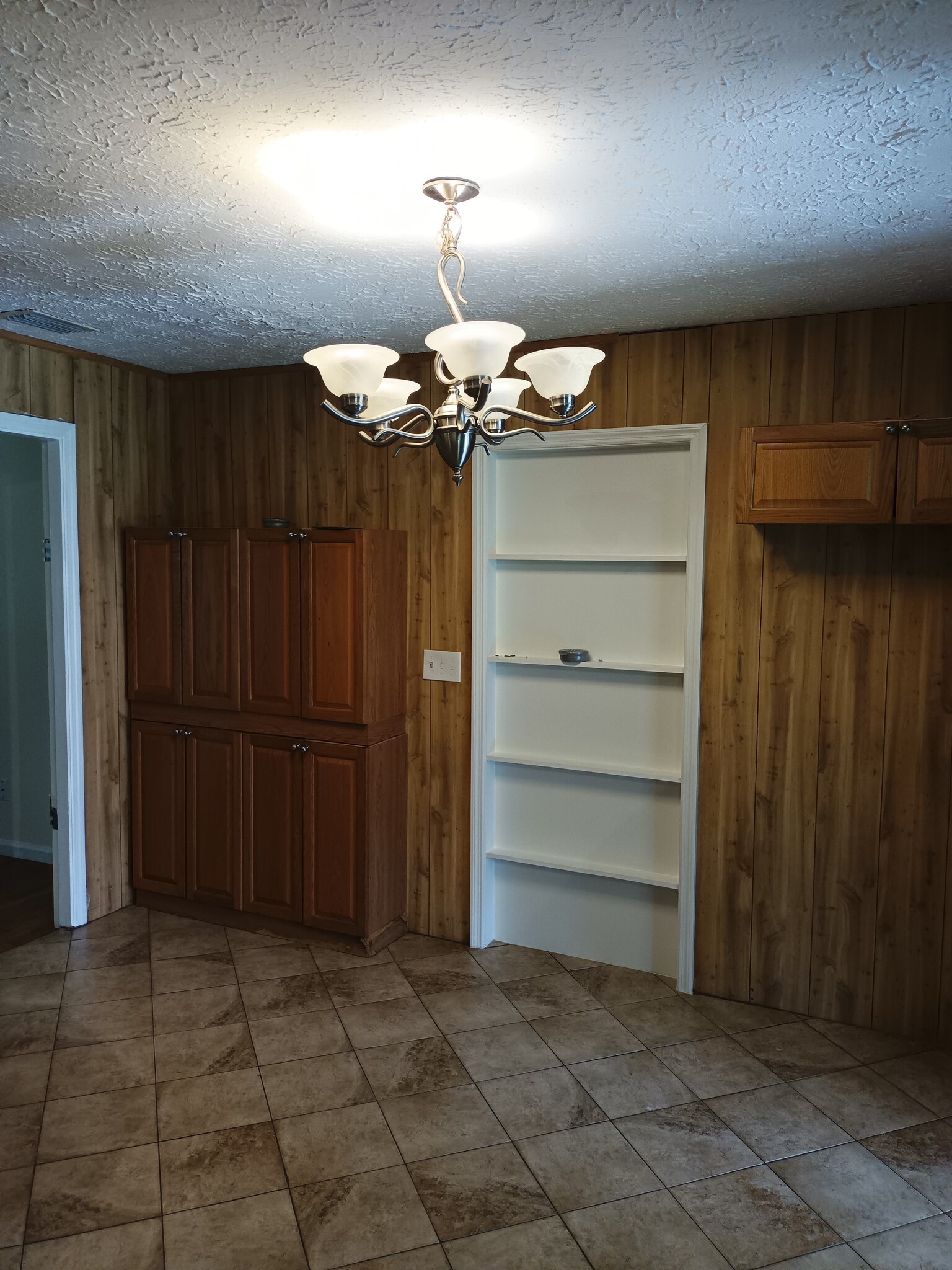 Building Photo - 471 Logan Ave