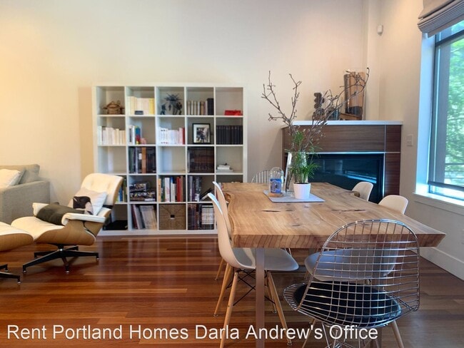 Building Photo - 1636 NW Riverscape St