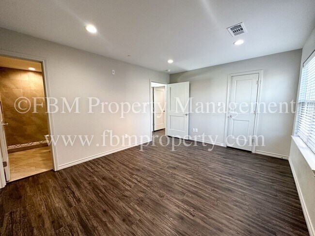 Building Photo - Hidden Creek Townhomes, Unit 311 - $500 OF...