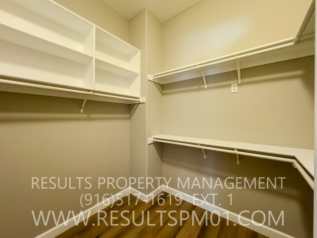 Building Photo - Lovely 4 bedroom Roseville home Olympus po...