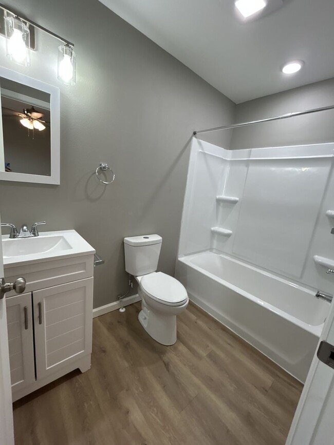 Building Photo - 714 Columbus St